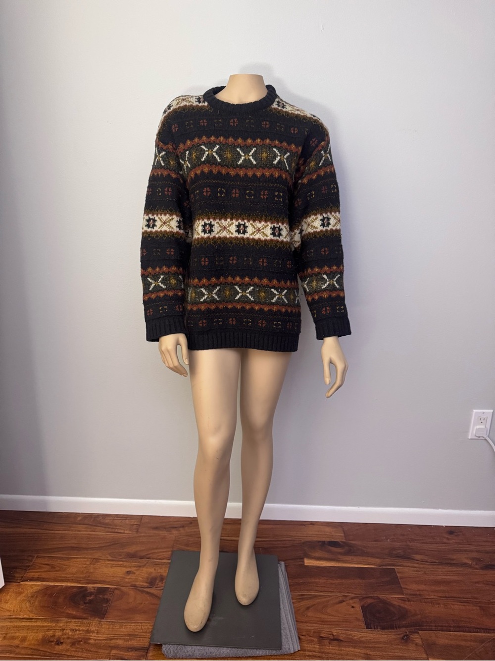 Men's Black Fair Isle Crewneck Sweater with Multicolor Pattern
